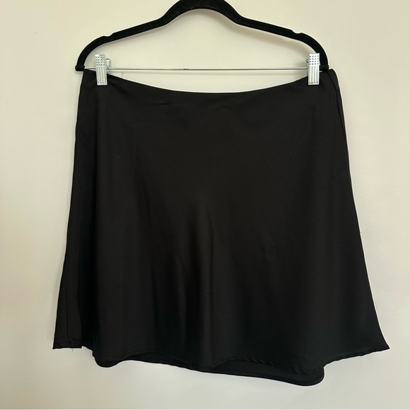 Vero Moda Dresses & Skirts - Vero Moda Classic Black Mini Skirt